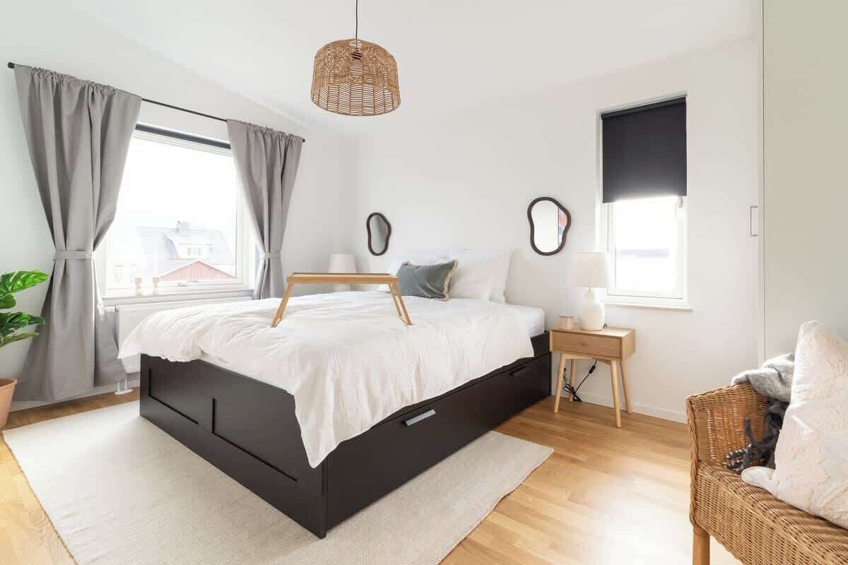 3 habitaciones, tabla de planchar con plancha, wifi y ropa de cama 