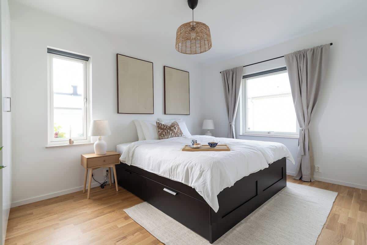 3 habitaciones, tabla de planchar con plancha, wifi y ropa de cama 