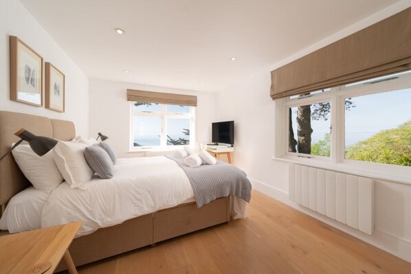 3 chambres, fer et planche à repasser, Wi-Fi, draps fournis