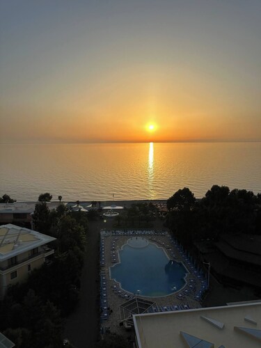 Dreamland Oasis Resort In Chakvi With Sea View