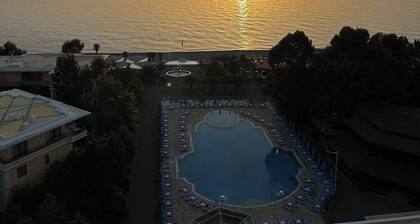 Dreamland Oasis Resort In Chakvi With Sea View