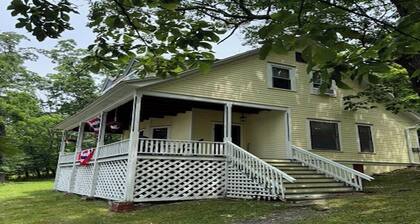 The Rocks - A Victorian Cottage on Seneca Lake