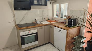 Micro-ondes, four, plaque de cuisson, lave-vaisselle