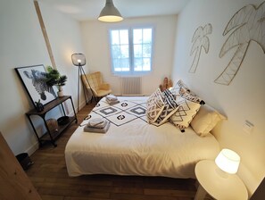 4 chambres, fer et planche à repasser, Wi-Fi gratuit, draps fournis
