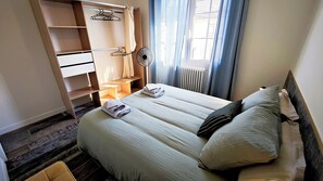 4 bedrooms, iron/ironing board, free WiFi, bed sheets