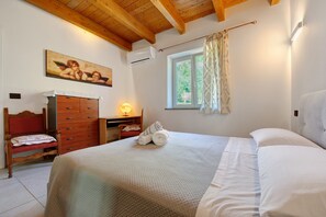 1 chambre, fer et planche à repasser, Wi-Fi, literie fournie