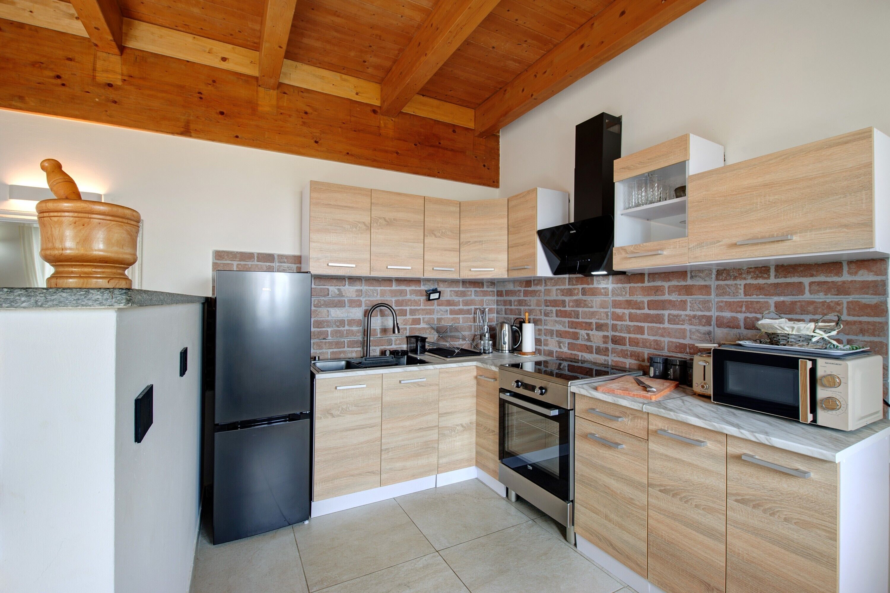 Kylskåp, mikrovågsugn, ugn och spishäll