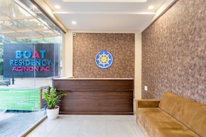 Quầy tiếp tân