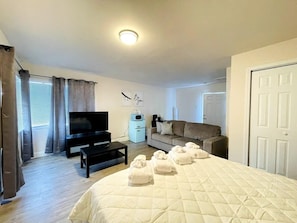 Iron/ironing board, WiFi, bed sheets - #1 "The village" great Studio (North Myrtle Beach)
