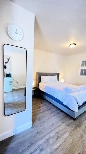 Iron/ironing board, WiFi, bed sheets
