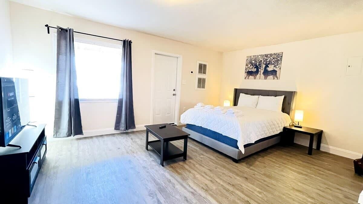 Iron/ironing board, WiFi, bed sheets