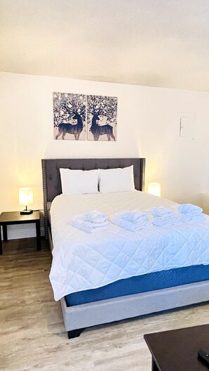 Strykjärn/strykbräda, wi-fi och sängkläder