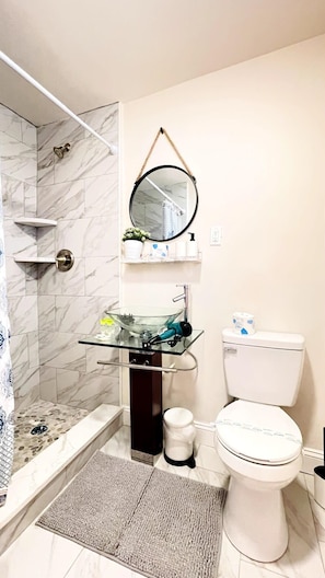 Shower, hair dryer, towels, shampoo