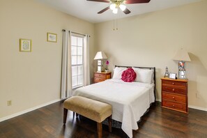 1 bedroom, desk, WiFi, bed sheets