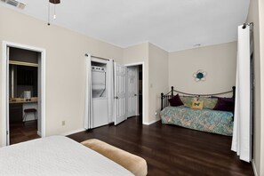 1 bedroom, desk, WiFi, bed sheets