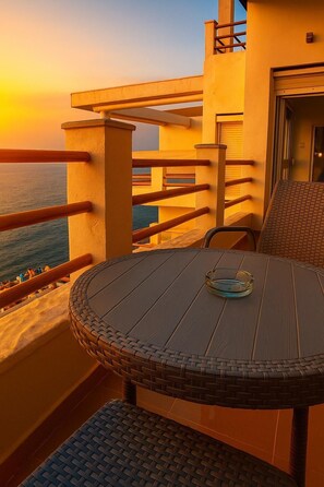 Apartamento Deluxe, varias camas, balcón | Terraza o patio