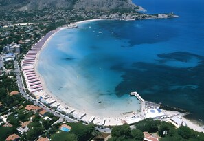 Beach nearby - Villa Alex Relax and Sea (Palermo)