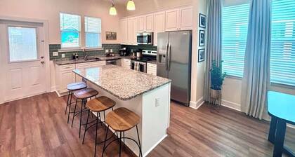 The Harmony Suite, Near UF/Dtown