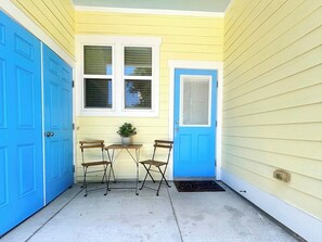 Outdoor dining - The Harmony Suite, Near UF, Shands & Downtown (Gainesville)
