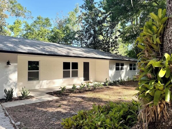 Exterior - The Magnolia Modern | New, Near UF, Shands, Nature (Gainesville)