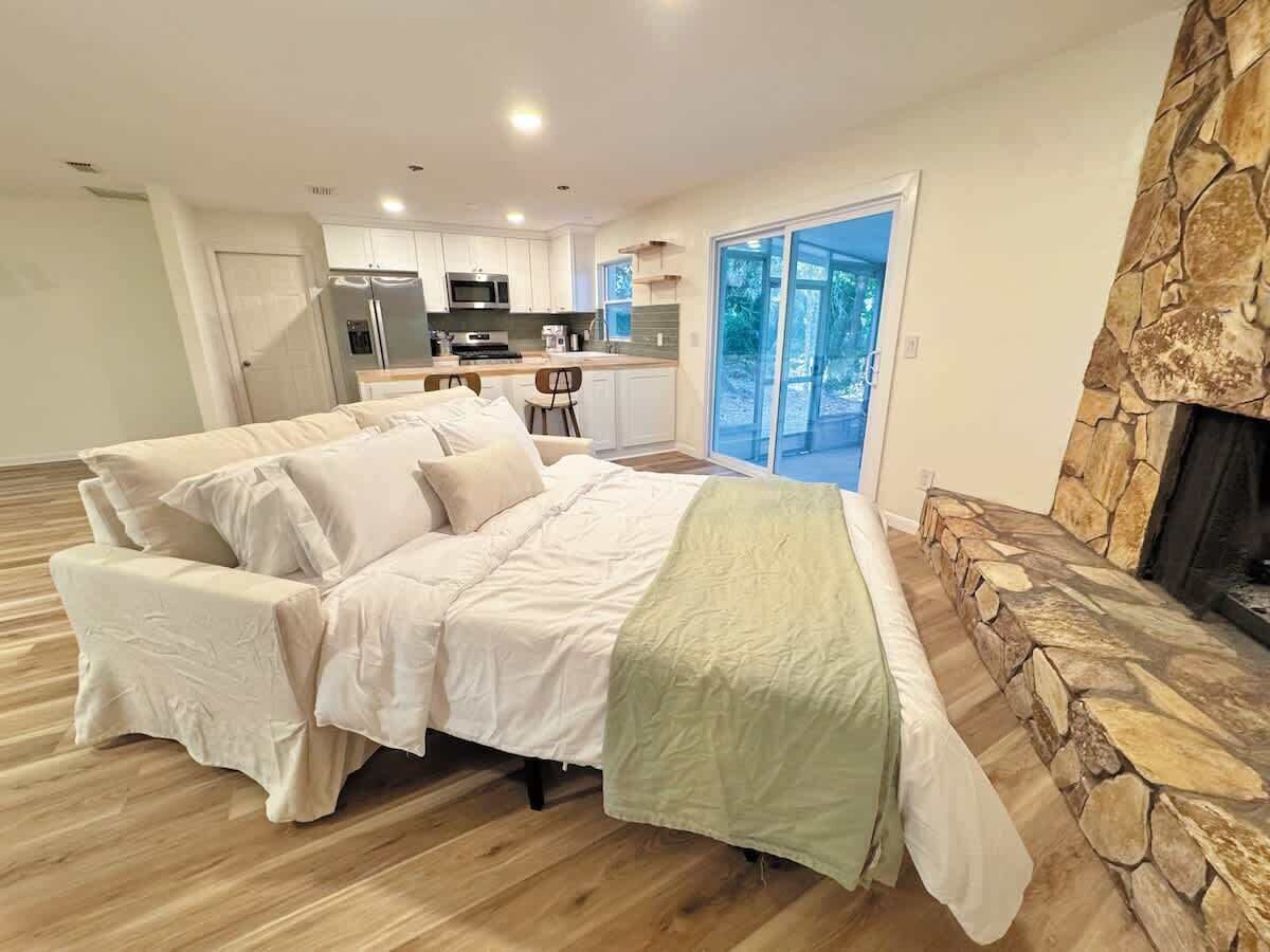 3 bedrooms, iron/ironing board, travel crib, WiFi