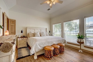 3 bedrooms, desk, iron/ironing board, travel cot