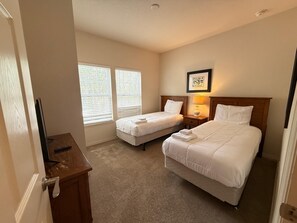 4 chambres, fer et planche à repasser, Wi-Fi, draps fournis