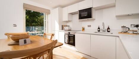 Microones, forn, rentaplats i tovallons de paper