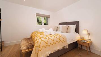 1 bedroom, iron/ironing board, travel cot, free WiFi