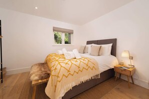 1 bedroom, iron/ironing board, travel cot, free WiFi