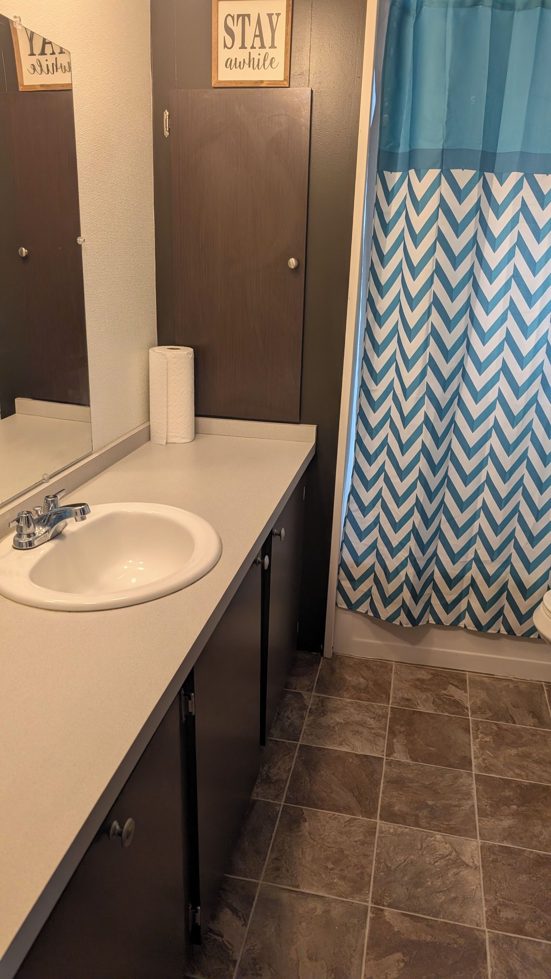 Haartrockner, Handtücher, Seife, Toilettenpapier