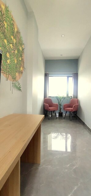 Desk, laptop workspace, free WiFi