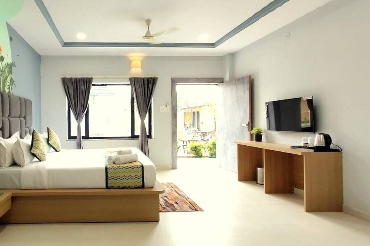 Junior Double Room, Patio, Garden View | Desk, laptop workspace, WiFi (free)