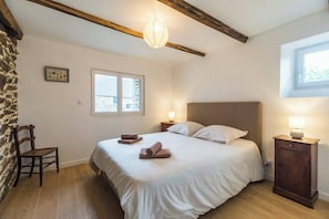 6 chambres, bureau, accĂšs Ă Internet, literie fournie