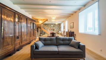 TV, fireplace, offices