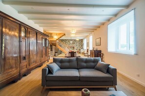 TV, fireplace, offices