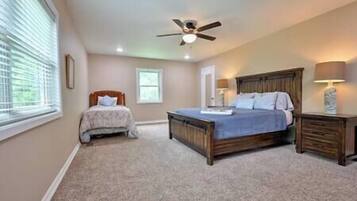 2 bedrooms, iron/ironing board, WiFi