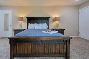 2 bedrooms, iron/ironing board, WiFi