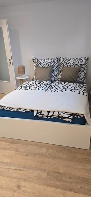 1 bedroom, iron/ironing board, Internet, bed sheets