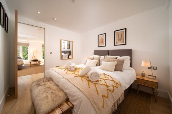 1 slaapkamer, een strijkplank/strijkijzer, wifi, beddengoed