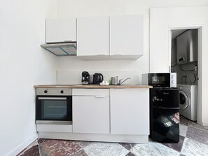 Fridge, microwave, oven, coffee/tea maker