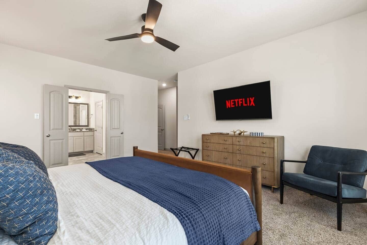 3 bedrooms, desk, iron/ironing board, WiFi