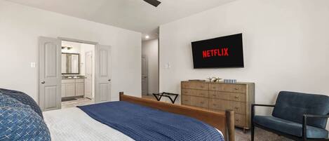 3 habitaciones, escritorio, tabla de planchar con plancha y wifi