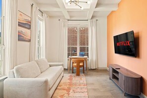 TV, fireplace