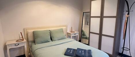 1 chambre, fer et planche à repasser, accès Internet, draps fournis