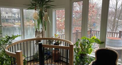 Charming lake front1-bedroom apt lg quiet property in Denville AC included.