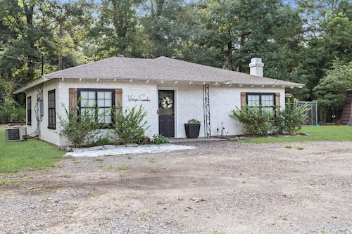 3-bedroom house with lots of parking