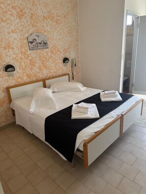 Classic-Doppelzimmer, Stadtblick | Schreibtisch, kostenloses WLAN
