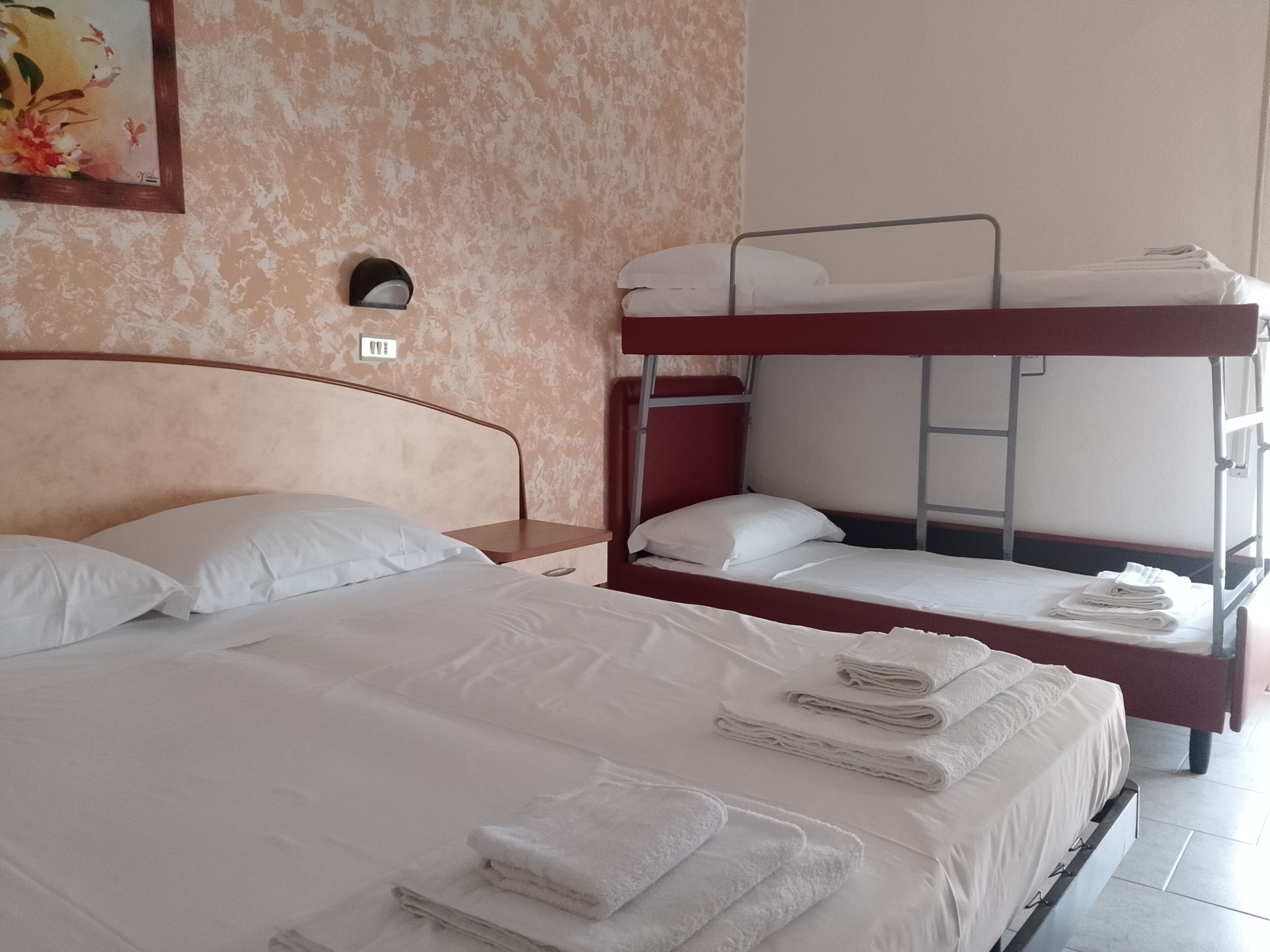 Quadrupla familiare | Una scrivania, Wi-Fi gratuito, lenzuola