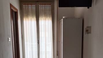 Basic Single Room, 1 Twin Bed | Desk, free WiFi, bed sheets